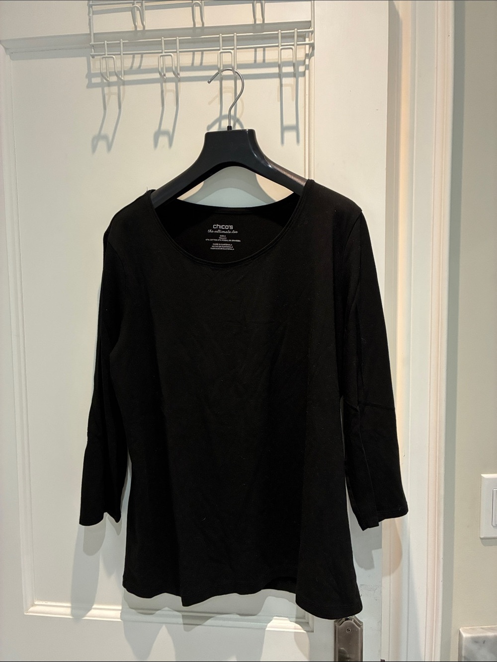 Chico's Black Scoop Neckt Long-Sleeve Tee⭐️